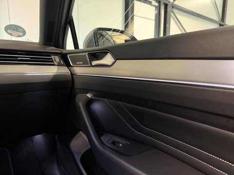 Volkswagen Passat 1.5 TSI R-Line Business + Pano Virtual H&K