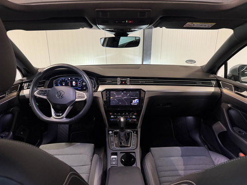 Volkswagen Passat 1.5 TSI R-Line Business + Pano Virtual H&K