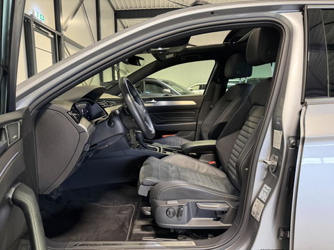 Volkswagen Passat 1.5 TSI R-Line Business + Pano Virtual H&K