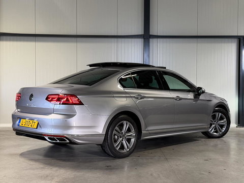 Volkswagen Passat 1.5 TSI R-Line Business + Pano Virtual H&K