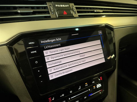 Volkswagen Passat 1.5 TSI R-Line Business + Pano Virtual H&K