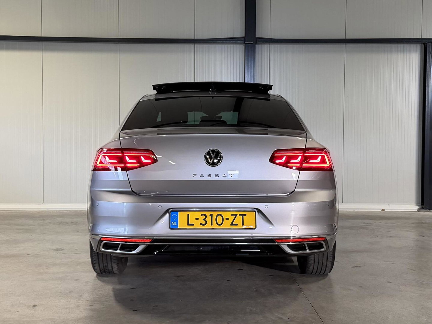 Volkswagen Passat 1.5 TSI R-Line Business + Pano Virtual H&K
