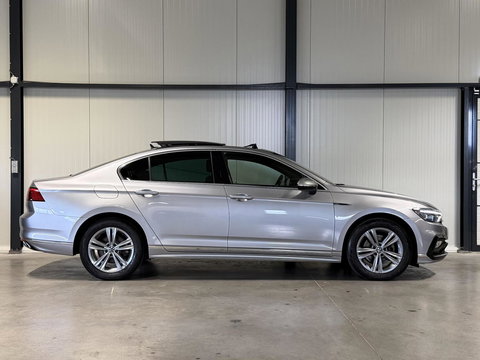 Volkswagen Passat 1.5 TSI R-Line Business + Pano Virtual H&K