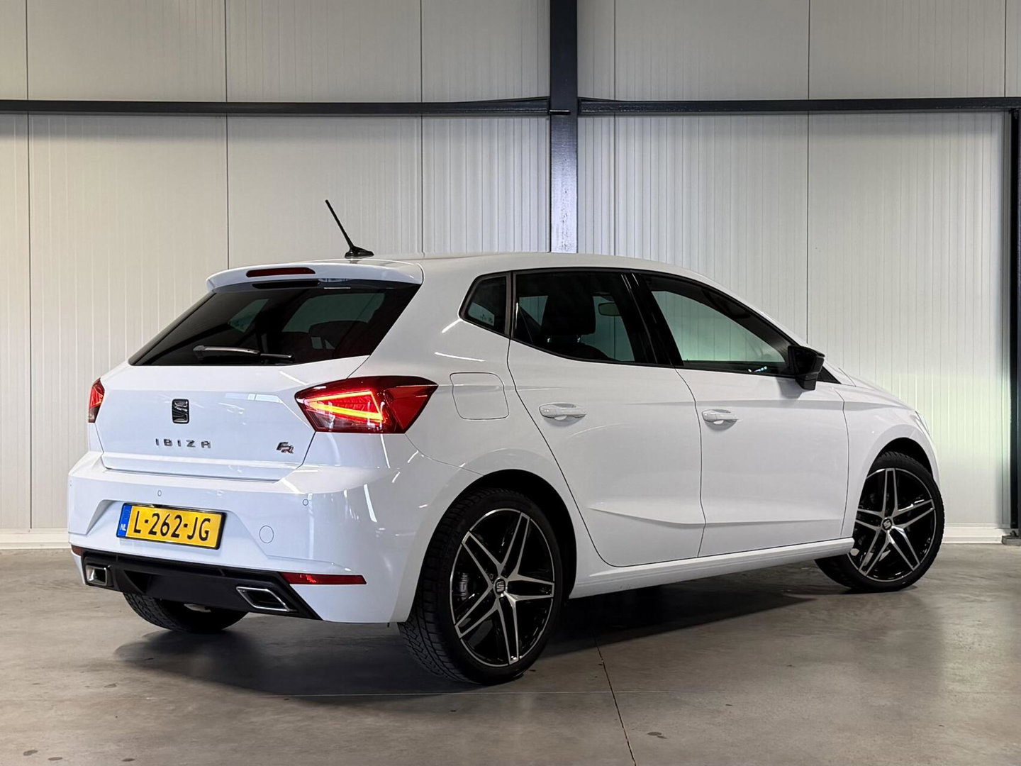 SEAT Ibiza 1.0 TSI FR Intense 116PK 6 Bak Virtual Camera