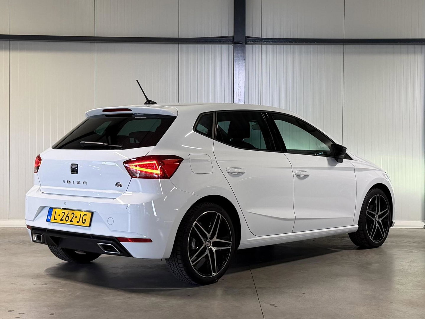 SEAT Ibiza 1.0 TSI FR Intense 116PK 6 Bak Virtual Camera
