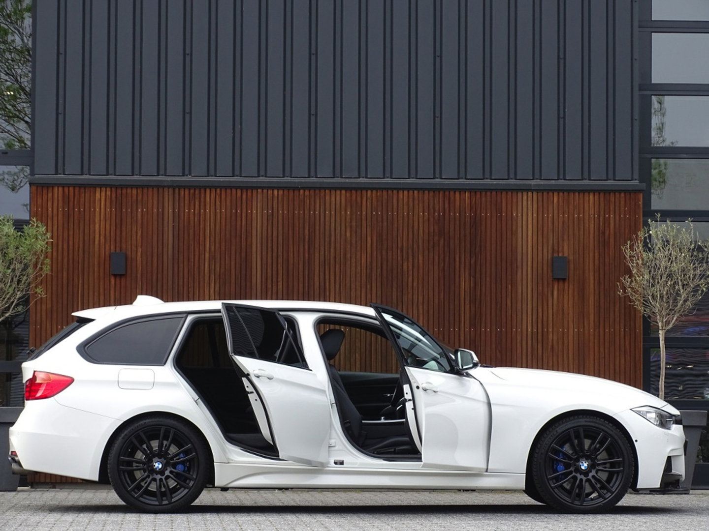 BMW 3 Serie Touring 335i xDr. TwinTurbo 306PK / High Exec / M-Sport / LED