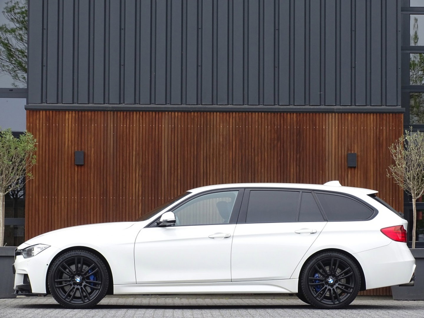 BMW 3 Serie Touring 335i xDr. TwinTurbo 306PK / High Exec / M-Sport / LED