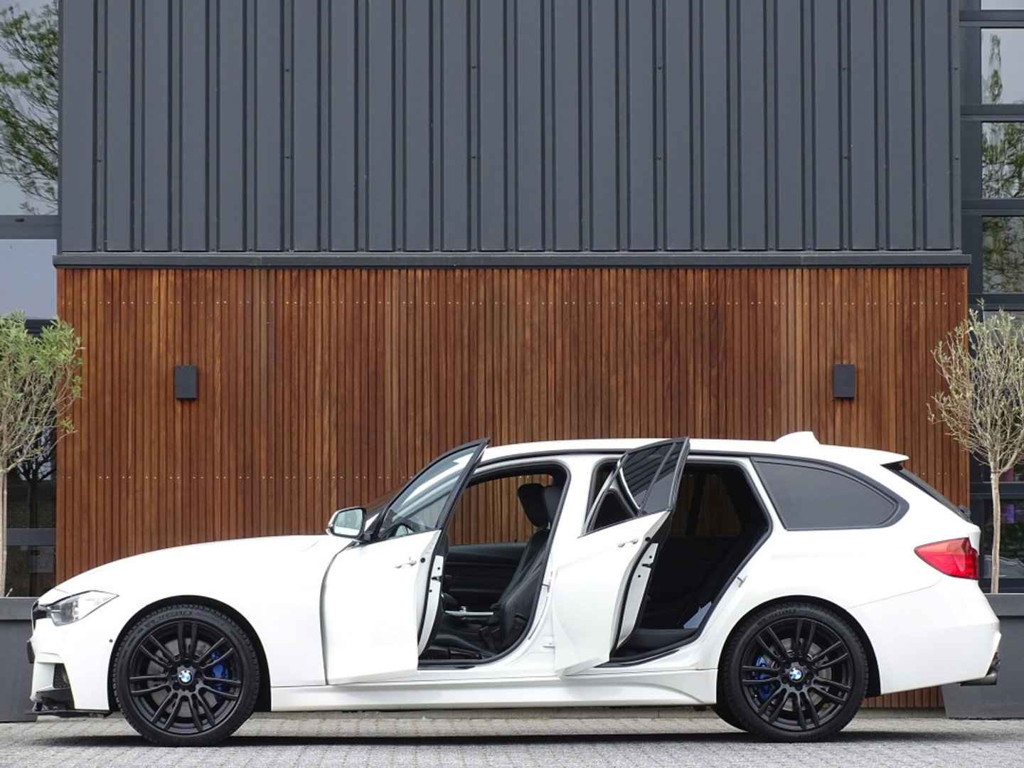 BMW 3 Serie Touring 335i xDr. TwinTurbo 306PK / High Exec / M-Sport / LED