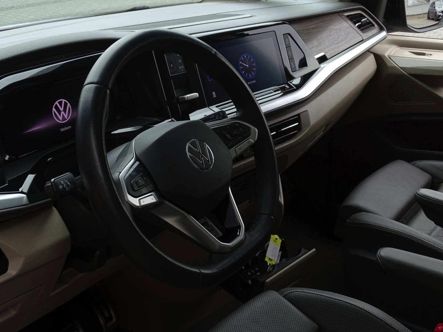 Volkswagen Multivan eHybrid 218PK / IQ-light / VIP 7- pers / 360°