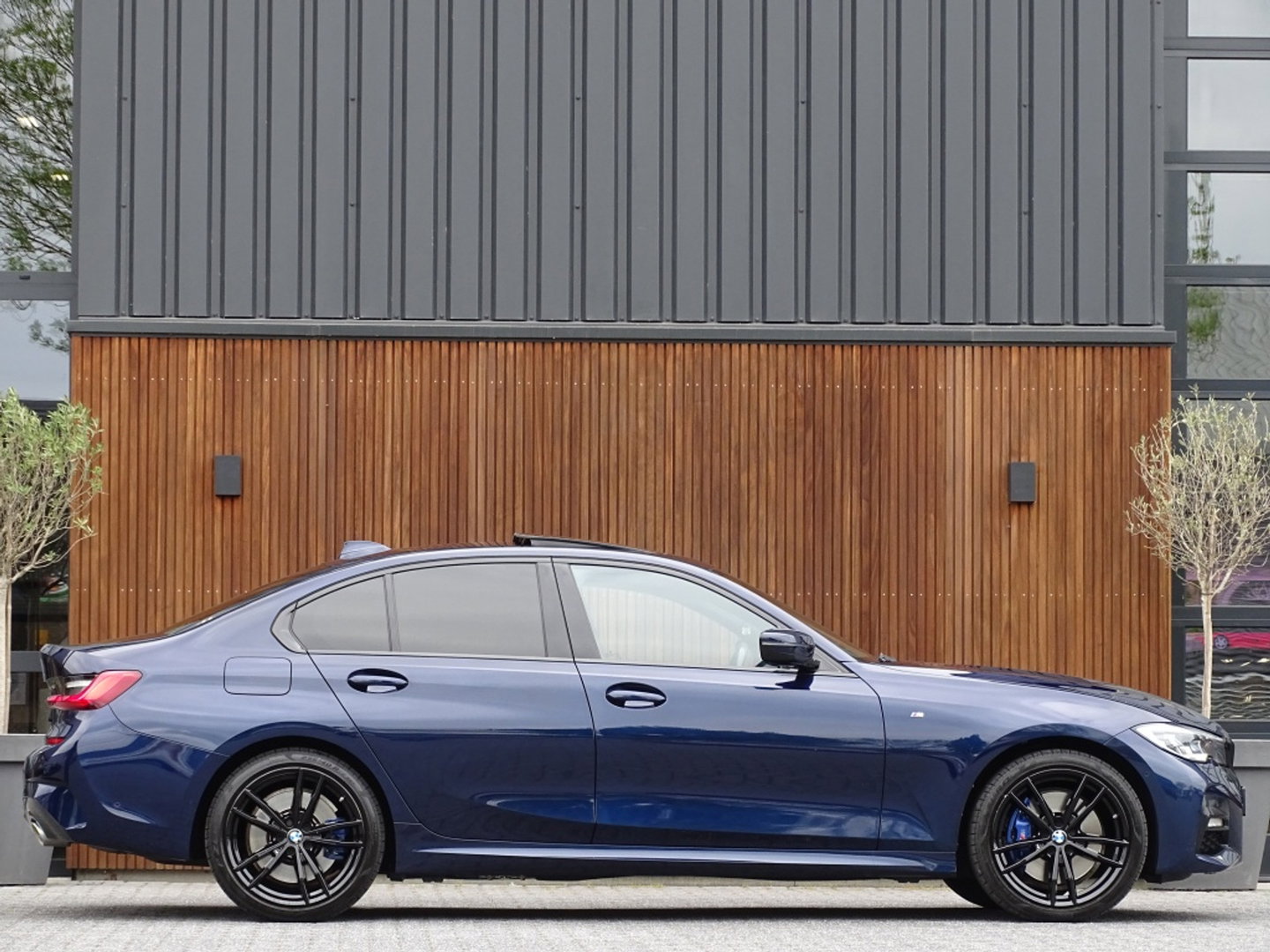 BMW 3-serie 330e High Executive / M-Sport / pano / Laser / 19"