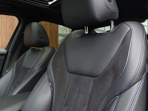 BMW 3-serie 330e High Executive / M-Sport / pano / Laser / 19"