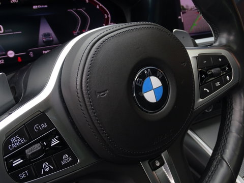 BMW 3-serie 330e High Executive / M-Sport / pano / Laser / 19"