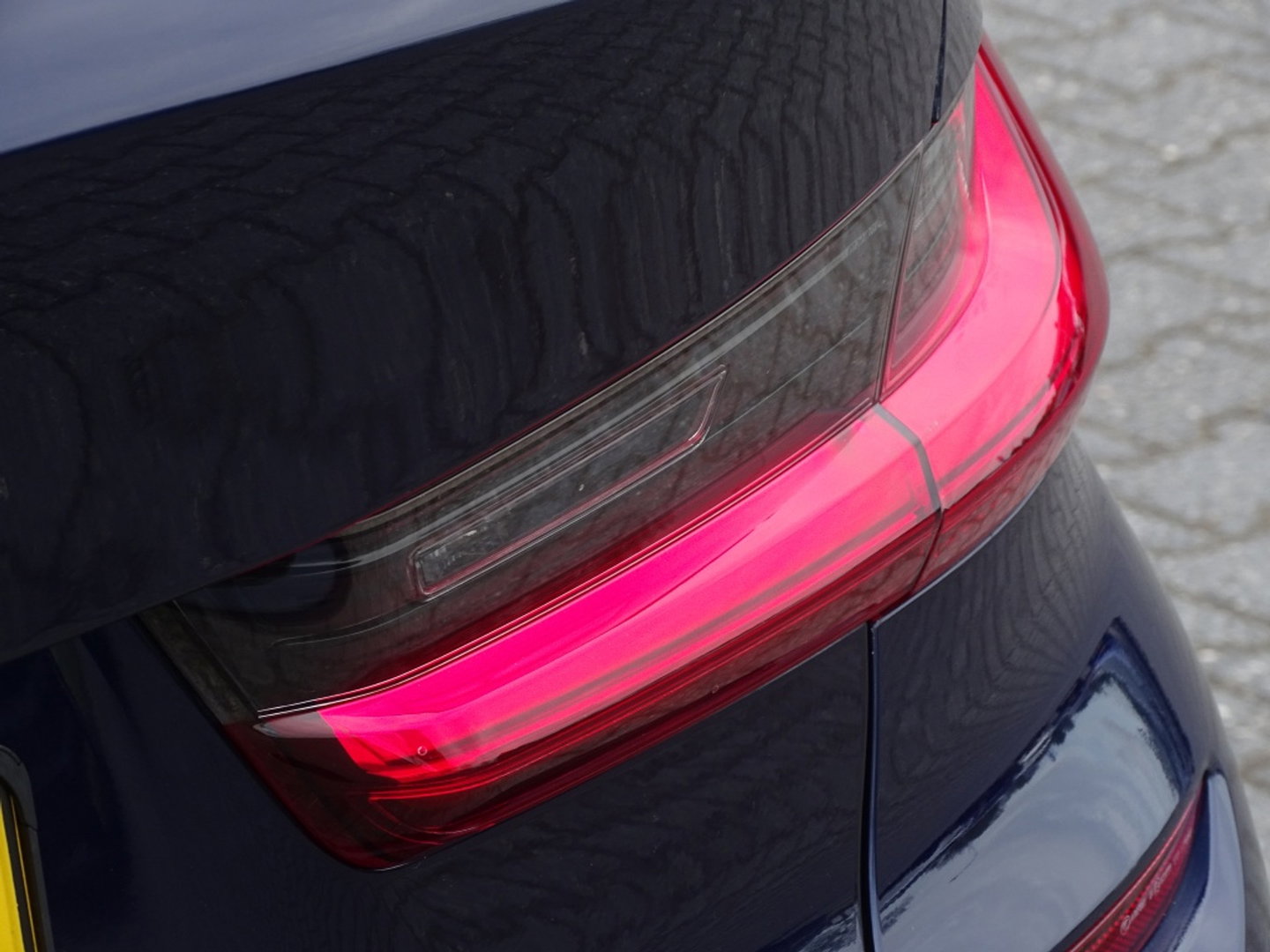 BMW 3-serie 330e High Executive / M-Sport / pano / Laser / 19"