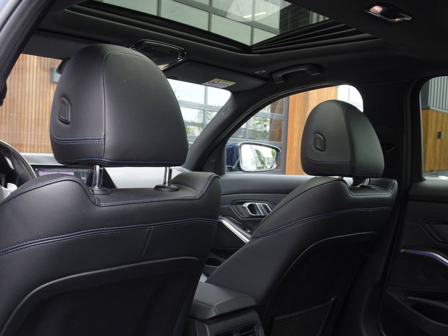 BMW 3-serie 330e High Executive / M-Sport / pano / Laser / 19"
