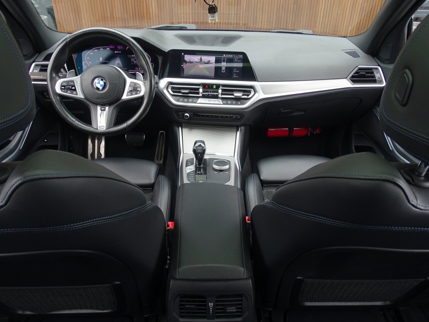 BMW 3-serie 330e High Executive / M-Sport / pano / Laser / 19"