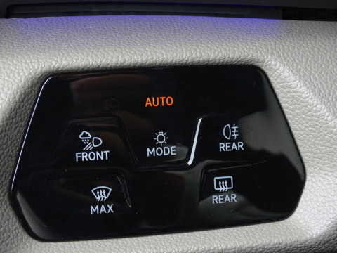 Volkswagen Multivan eHybrid 218PK / IQ-light / VIP 7- pers / 360°