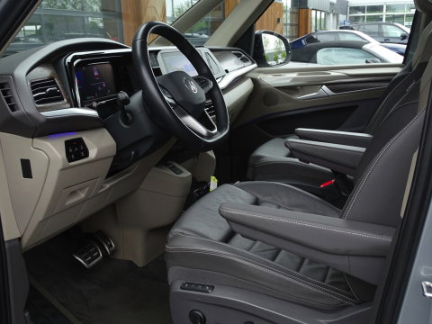 Volkswagen Multivan eHybrid 218PK / IQ-light / VIP 7- pers / 360°