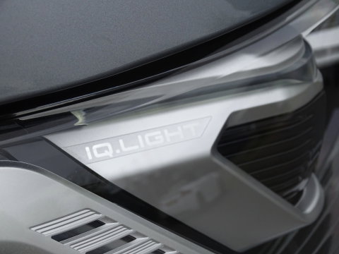 Volkswagen Multivan eHybrid 218PK / IQ-light / VIP 7- pers / 360°