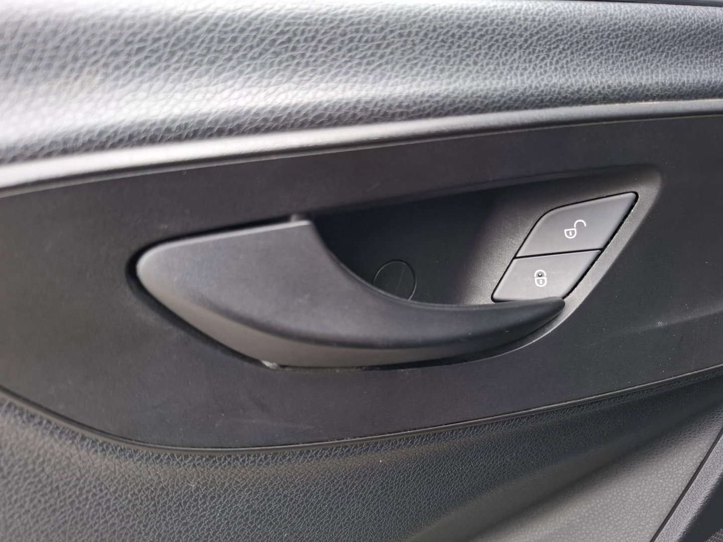 Mercedes-Benz Sprinter 311 2.2 CDI L2H2 AIRCO / CAMERA / 3 ZITS / DEALER ONDERHOUDEN / NAVI
