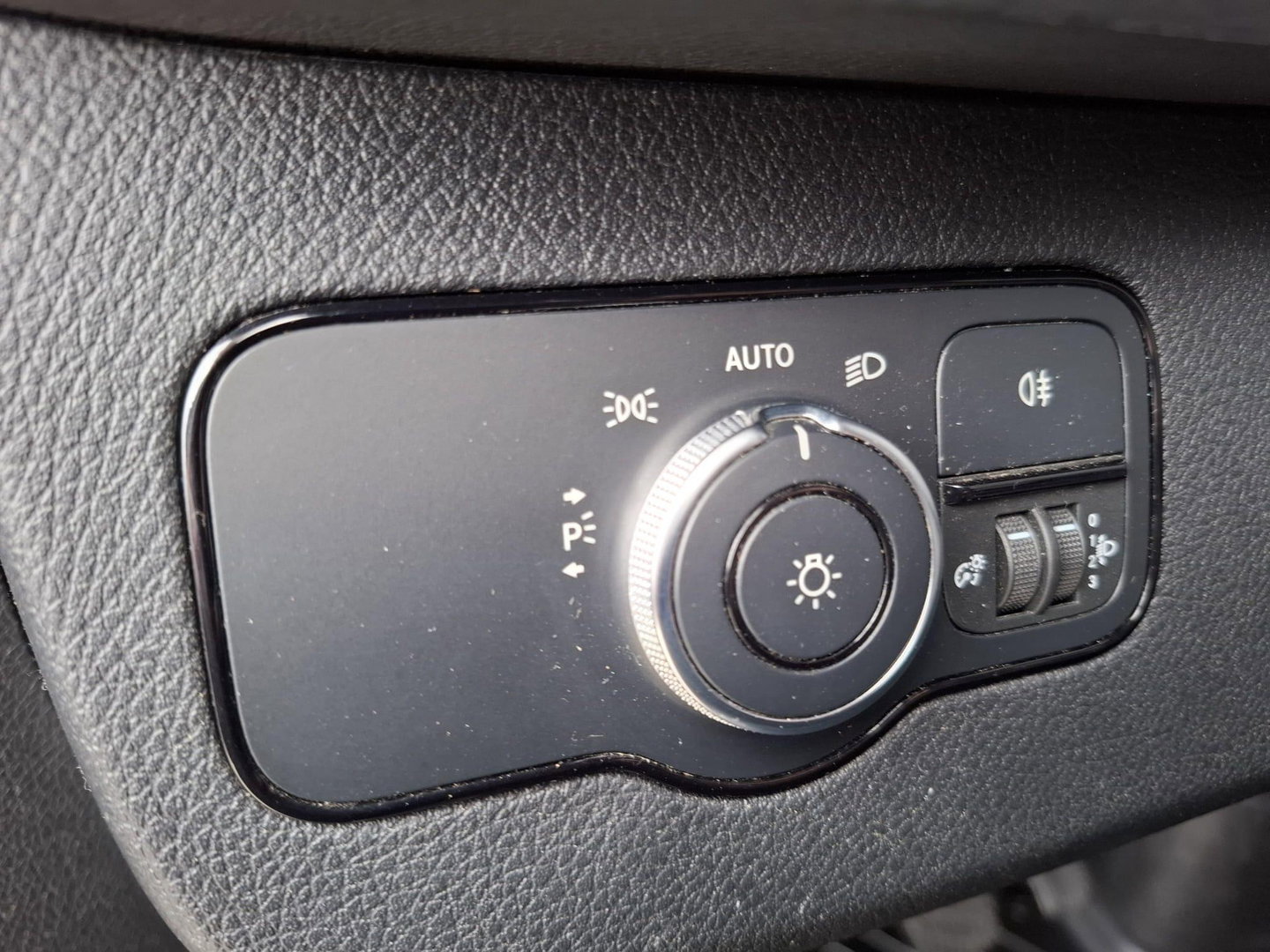 Mercedes-Benz Sprinter 311 2.2 CDI L2H2 AIRCO / CAMERA / 3 ZITS / DEALER ONDERHOUDEN / NAVI