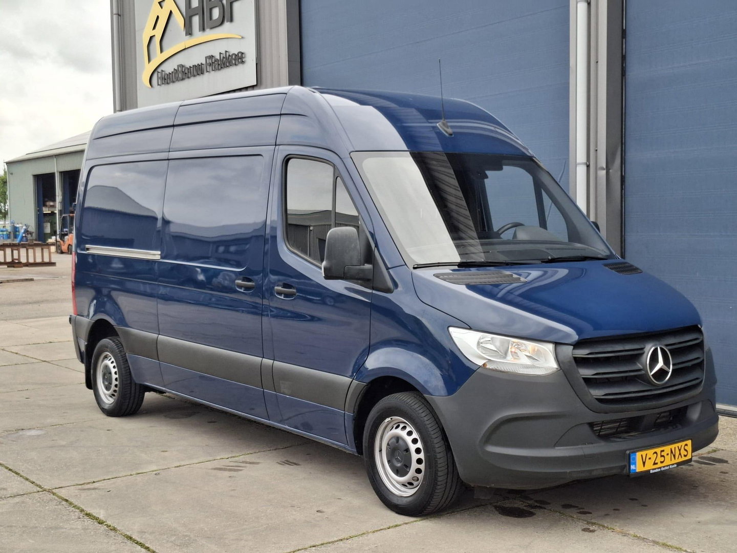 Mercedes-Benz Sprinter 311 2.2 CDI L2H2 AIRCO / CAMERA / 3 ZITS / DEALER ONDERHOUDEN / NAVI