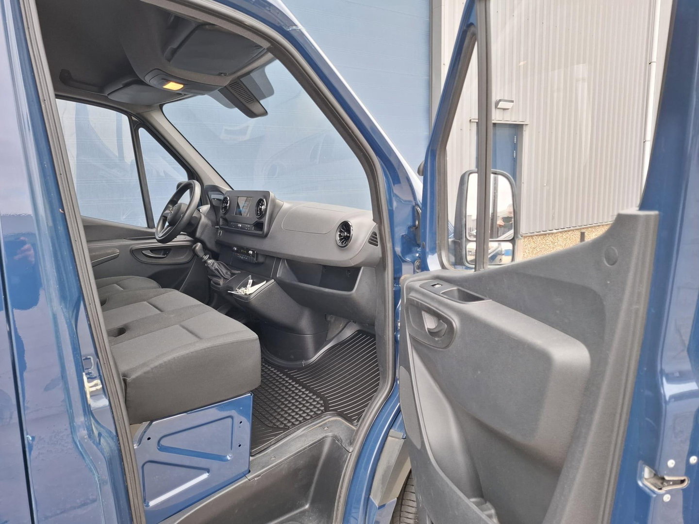 Mercedes-Benz Sprinter 311 2.2 CDI L2H2 AIRCO / CAMERA / 3 ZITS / DEALER ONDERHOUDEN / NAVI