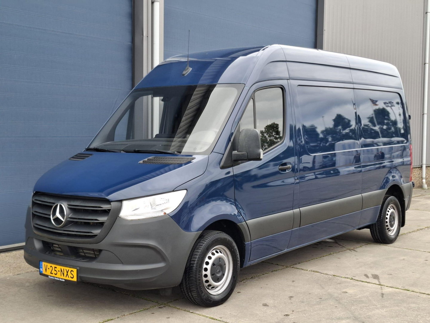 Mercedes-Benz Sprinter 311 2.2 CDI L2H2 AIRCO / CAMERA / 3 ZITS / DEALER ONDERHOUDEN / NAVI