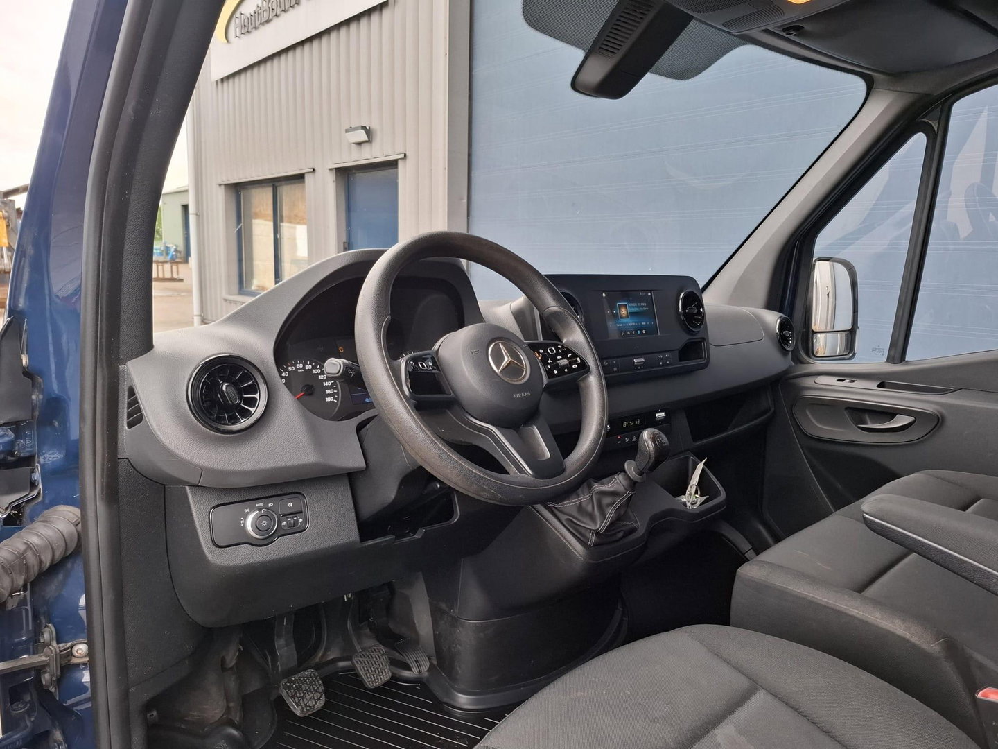 Mercedes-Benz Sprinter 311 2.2 CDI L2H2 AIRCO / CAMERA / 3 ZITS / DEALER ONDERHOUDEN / NAVI