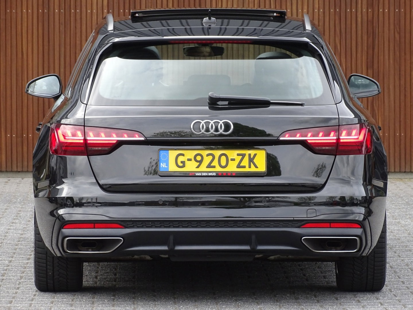 Audi A4 Avant 35 TFSI 150PK automaat / S-line / LED / Facelift *NAP*
