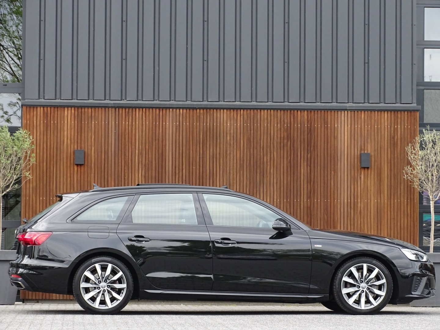 Audi A4 Avant 35 TFSI 150PK automaat / S-line / LED / Facelift *NAP*
