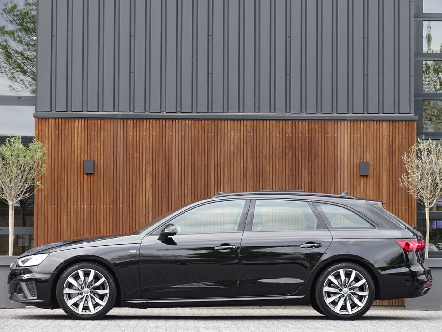 Audi A4 Avant 35 TFSI 150PK automaat / S-line / LED / Facelift *NAP*