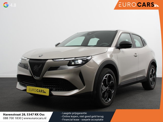 Alfa Romeo Junior - Elettrica Automaat 156PK Adaptieve Cruise Control LMV 18 inch Full Led Matrix Parkeer sensoren Navigatie Apple Carplay / Android auto  Climate Control