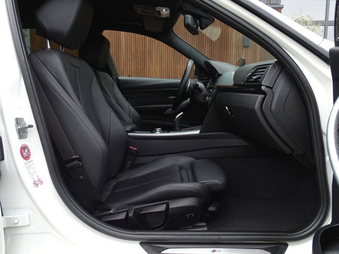 BMW 3 Serie Touring 335i xDr. TwinTurbo 306PK / High Exec / M-Sport / LED