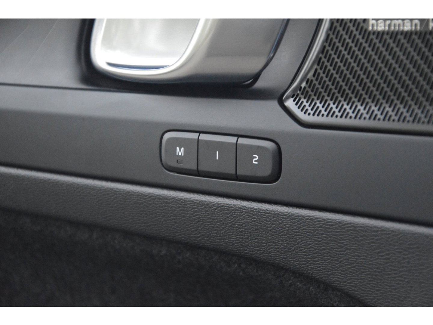 Volvo XC40 T4 Hybride Ultimate Bright | Panoramadak | Harman/Kardon | Apple CarPlay | Stoel + Stuur Verwarmd |