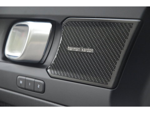 Volvo XC40 T4 Hybride Ultimate Bright | Panoramadak | Harman/Kardon | Apple CarPlay | Stoel + Stuur Verwarmd |