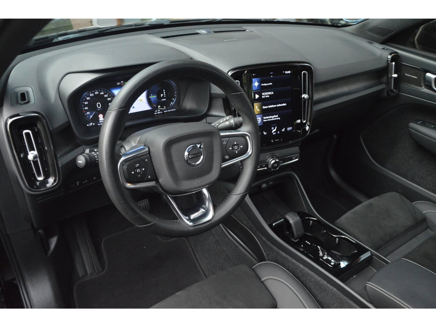 Volvo XC40 T4 Hybride Ultimate Bright | Panoramadak | Harman/Kardon | Apple CarPlay | Stoel + Stuur Verwarmd |