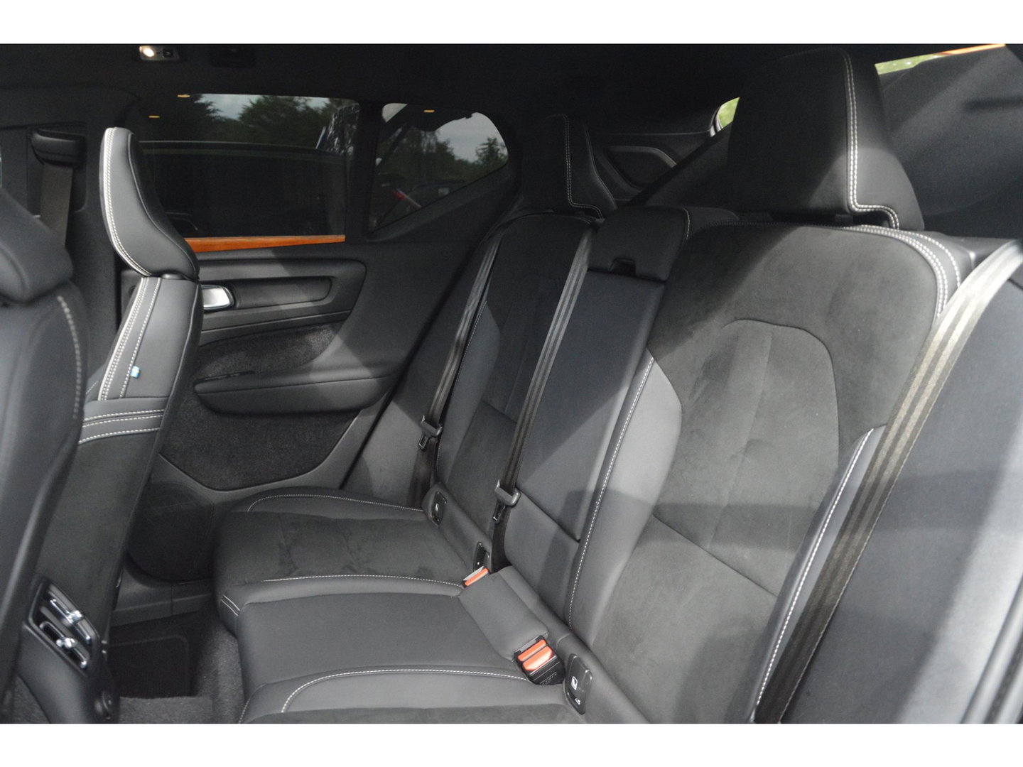 Volvo XC40 T4 Hybride Ultimate Bright | Panoramadak | Harman/Kardon | Apple CarPlay | Stoel + Stuur Verwarmd |