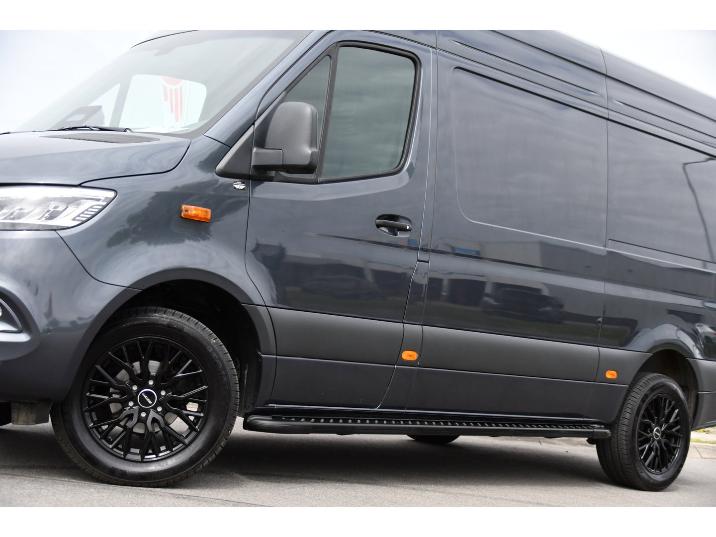 Mercedes-Benz Sprinter 317 1.9 CDI L2H2 Pro AMG Edition Facelift, Camera, Cruise, Carplay, Stoelverwarming, LED, 170pk, Geveerde stoel, Mbux, Automaat,