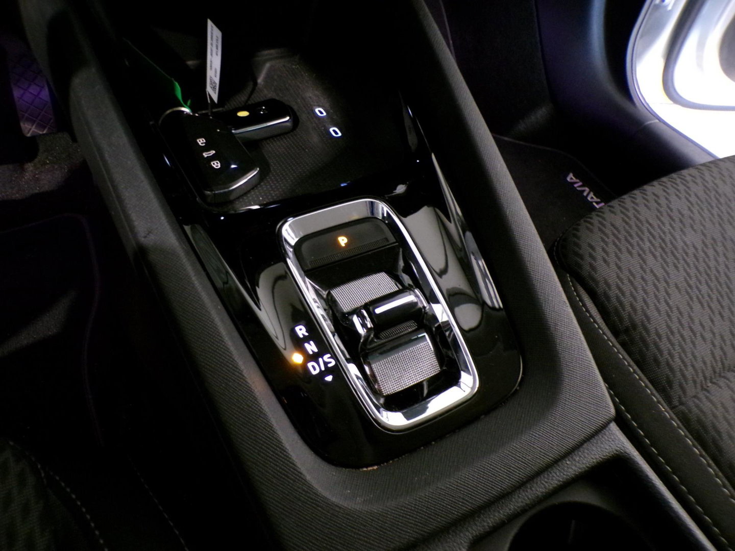 Škoda Octavia Combi 1.0 e-TSI Business Edition Plus "Origineel NL!" Automaat Full-LED Apple-carplay Stoelverwarming Virtual Keyles