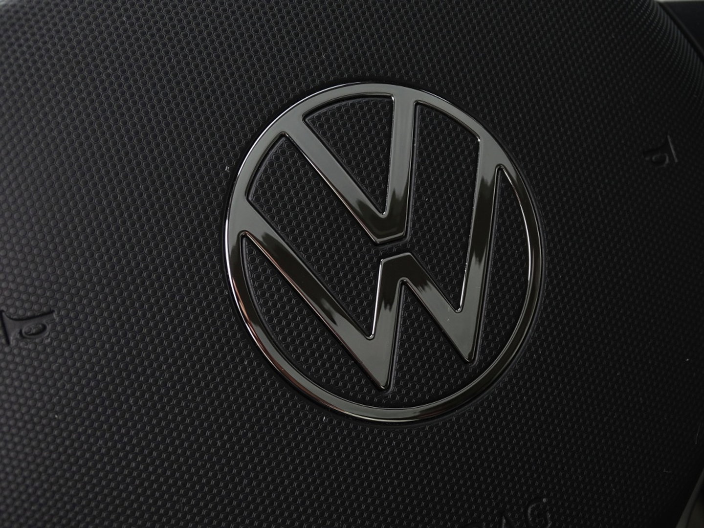 Volkswagen Multivan eHybrid 218PK / IQ-light / VIP 7- pers / 360°