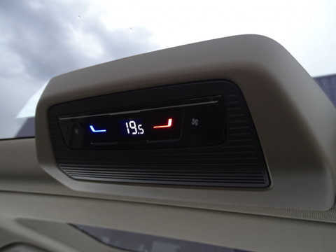 Volkswagen Multivan eHybrid 218PK / IQ-light / VIP 7- pers / 360°
