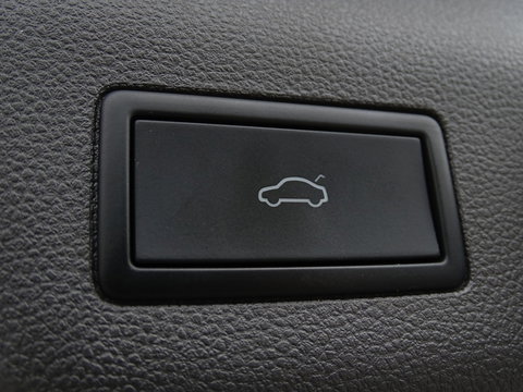 Volkswagen Multivan eHybrid 218PK / IQ-light / VIP 7- pers / 360°