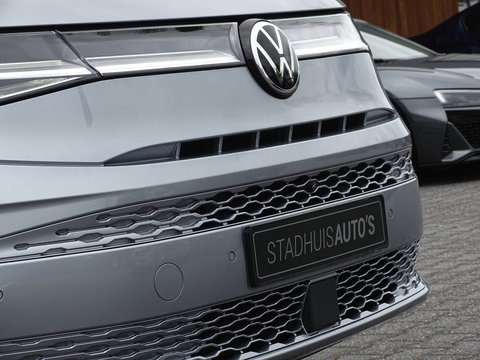 Volkswagen Multivan eHybrid 218PK / IQ-light / VIP 7- pers / 360°