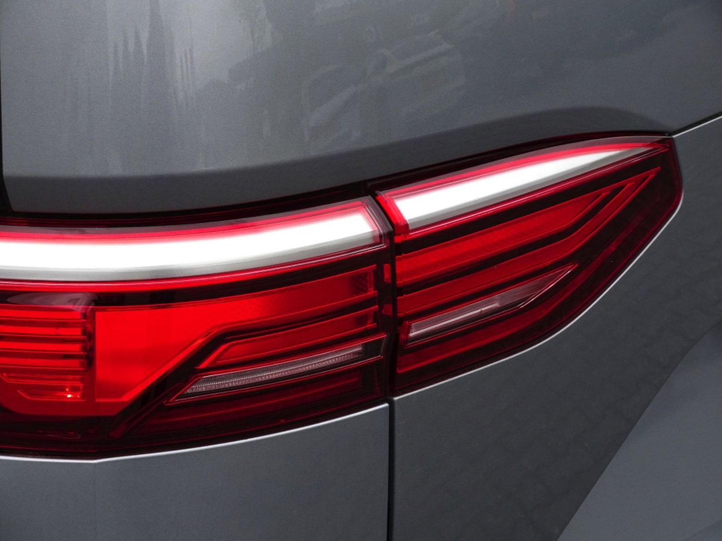 Volkswagen Multivan eHybrid 218PK / IQ-light / VIP 7- pers / 360°