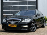 Mercedes-Benz S-Klasse - AMG 63 Lang Performance Package 571pk | Achteruitrijcamera | Bi-xenon koplampen | Cruise control adaptief | Designo Interieur | Elektrisch glazen schuif-/kanteldak | Lichtmetalen velgen 20" | Voorstoelen verwarmd en geventileerd | Dealer onderhouden!