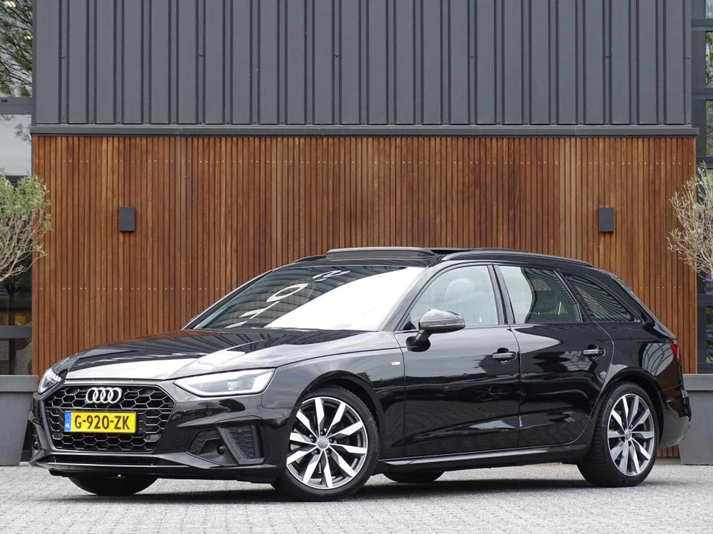 Audi A4 Avant 35 TFSI 150PK automaat / S-line / LED / Facelift *NAP*