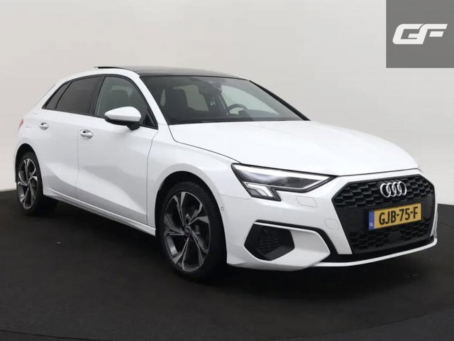 Audi A3 - Sportback 40 TFSIe S-Line Pano CarPlay Cruise Navi