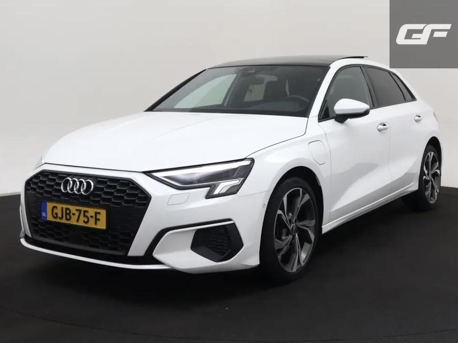 Audi A3 Sportback 40 TFSIe S-Line Pano CarPlay Cruise Navi
