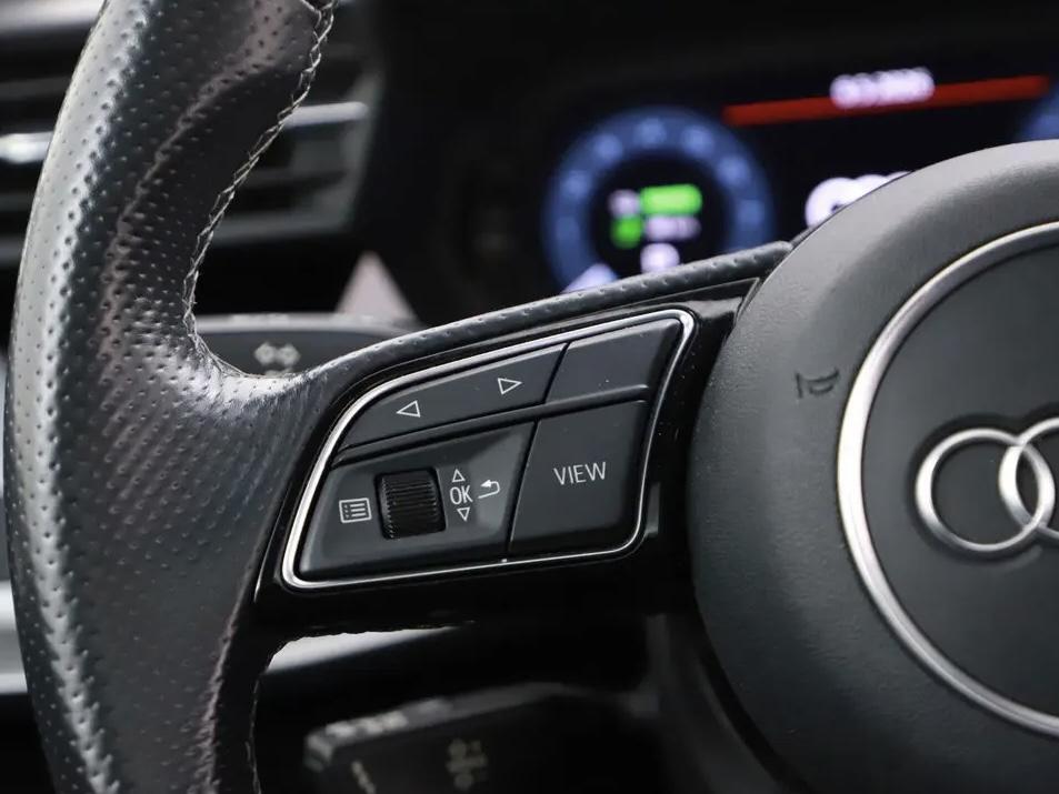 Audi A3 Sportback 40 TFSIe S-Line Pano CarPlay Cruise Navi