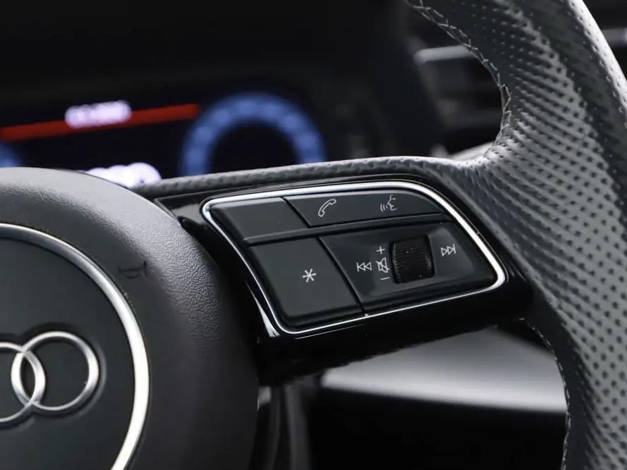 Audi A3 Sportback 40 TFSIe S-Line Pano CarPlay Cruise Navi
